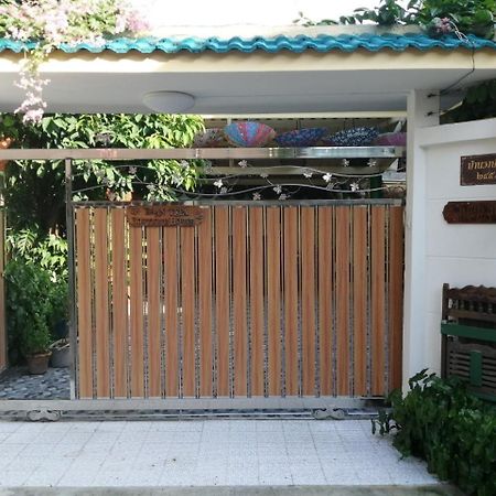 Bed and Breakfast Baan Tepa Boutique House Bangkok Esterno foto