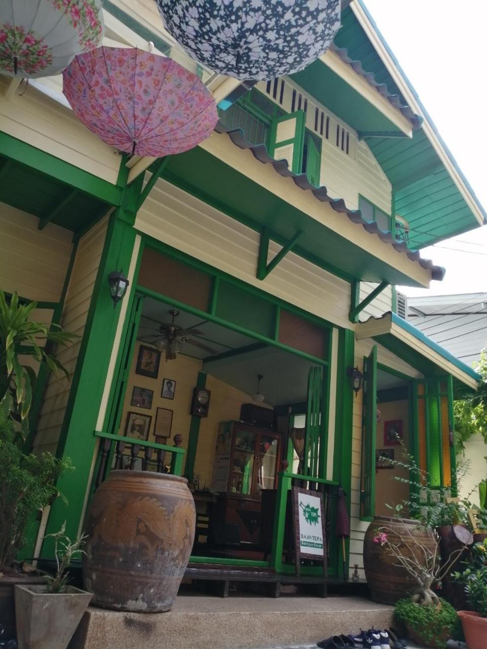 Bed and Breakfast Baan Tepa Boutique House Bangkok Esterno foto