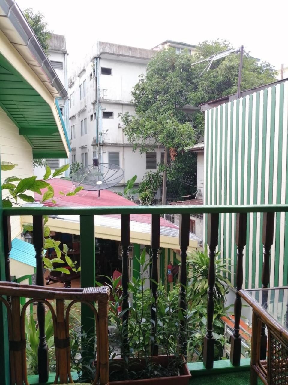 Bed and Breakfast Baan Tepa Boutique House Bangkok Esterno foto