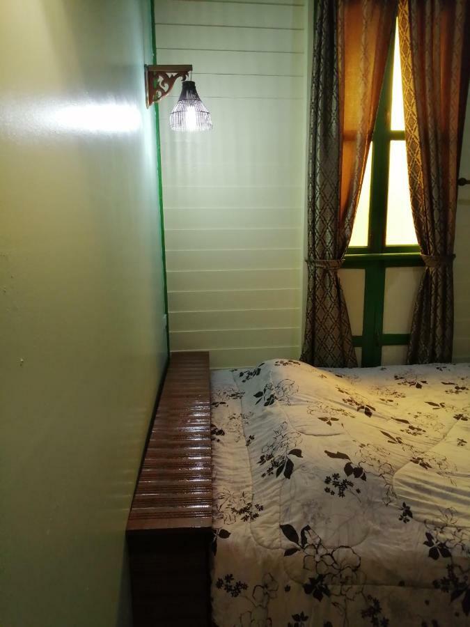 Bed and Breakfast Baan Tepa Boutique House Bangkok Esterno foto
